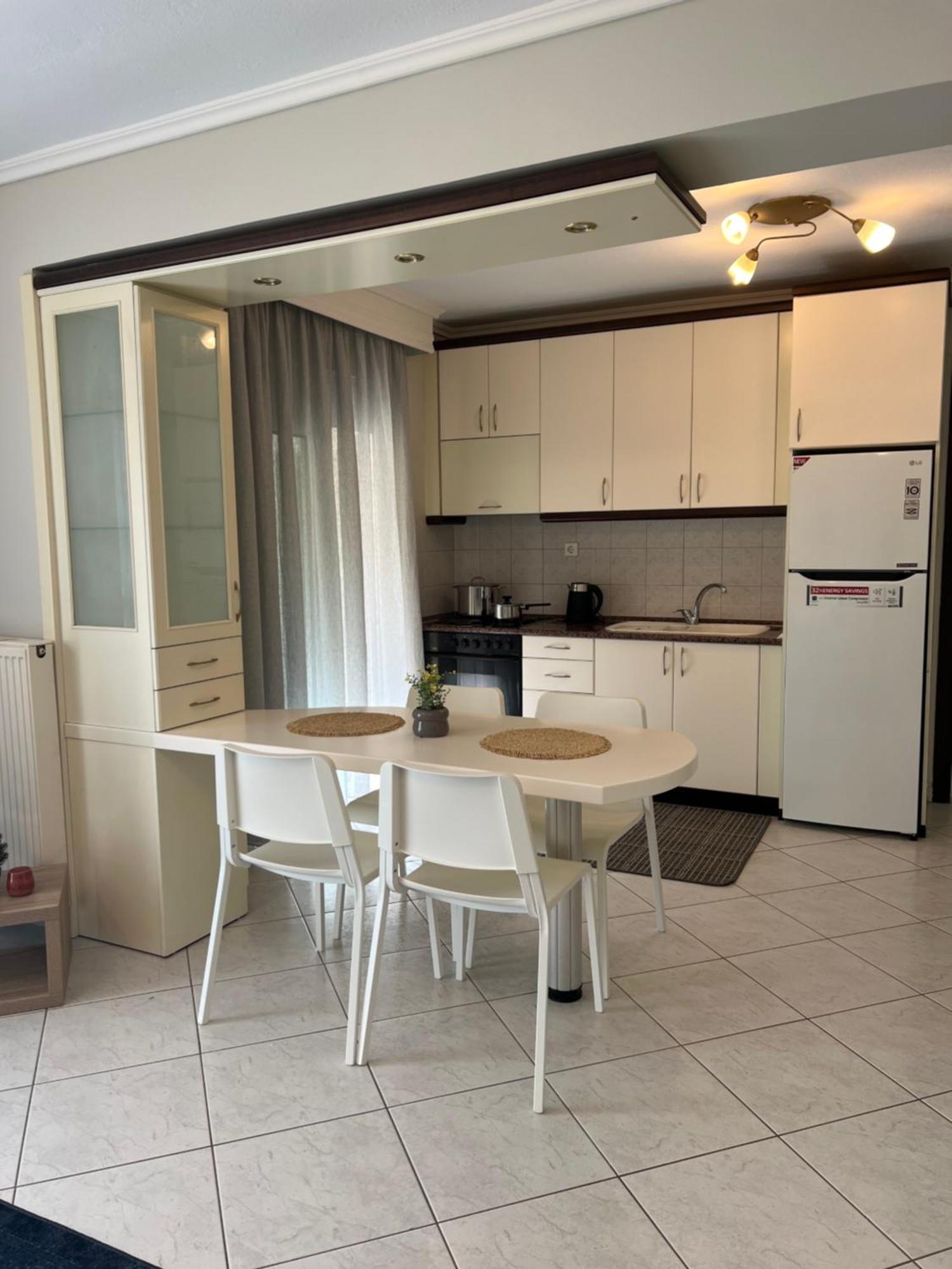 Peraía Parma'S Pool Apartment מראה חיצוני תמונה