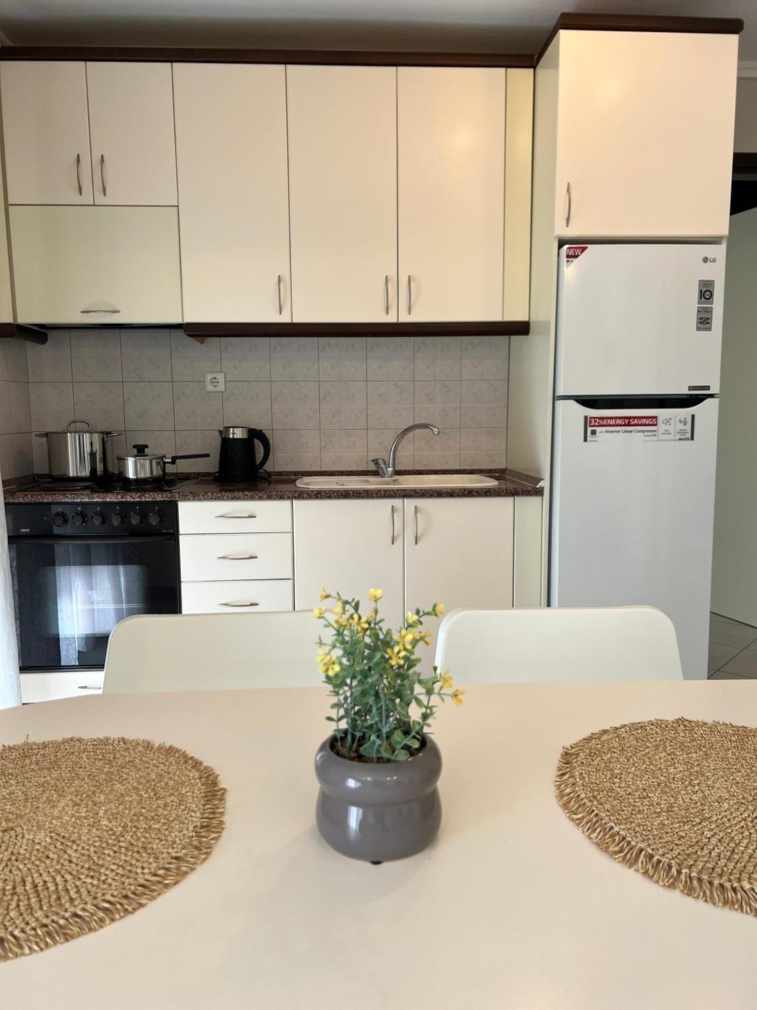 Peraía Parma'S Pool Apartment מראה חיצוני תמונה